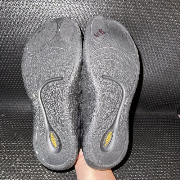 KEEN Howser 3 Black Casual Drawstring Flats Comfort Slip On Shoes Women’s Size 7 - Picture 7 of 8